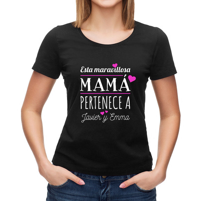 Camiseta personalizada 'Mamá pertenece a...'